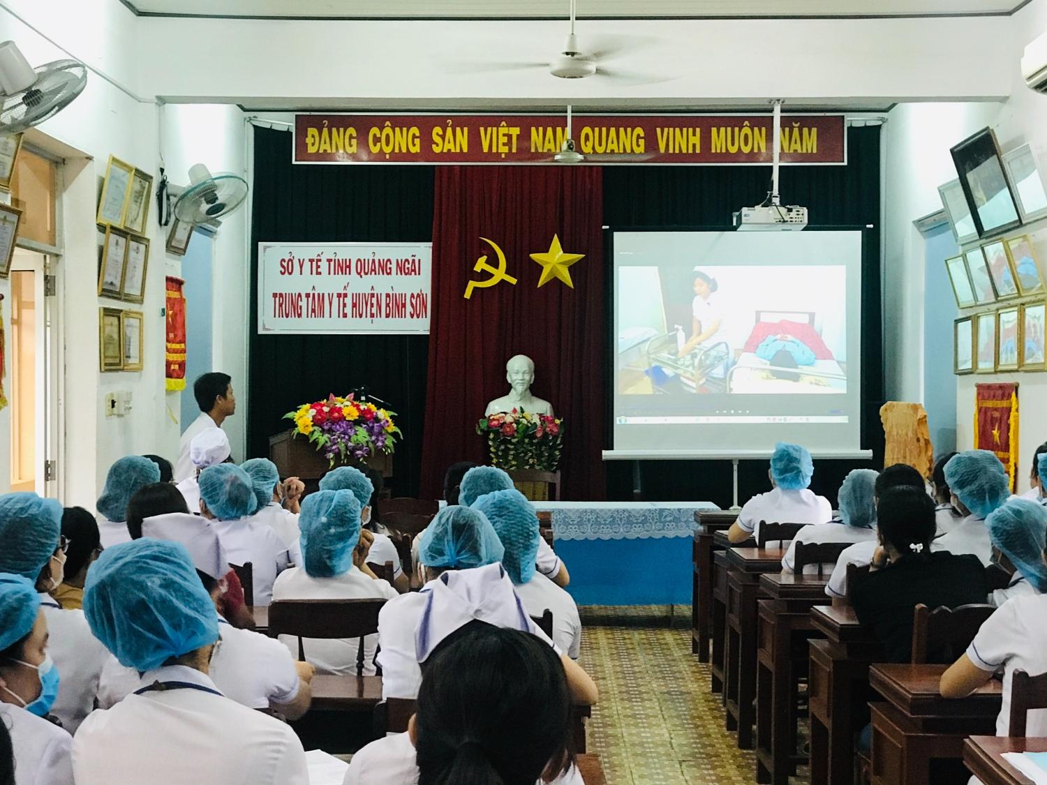 CN Bùi Văn Viễn – Trưởng khoa Kiểm soát nhiễm khuẩn