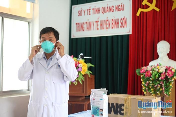 Khẩu trang trao tặng cho Trung tâm Y tế huyện Bình Sơn là loại chuyên dụng, đảm bảo an toàn cho các y, bác sĩ.